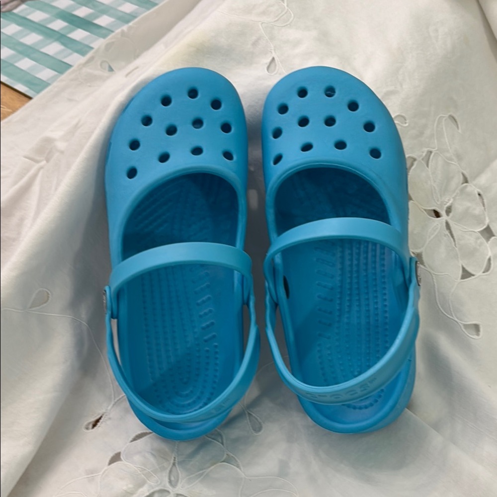 Woman’s Croc’s Old style Mary Jane